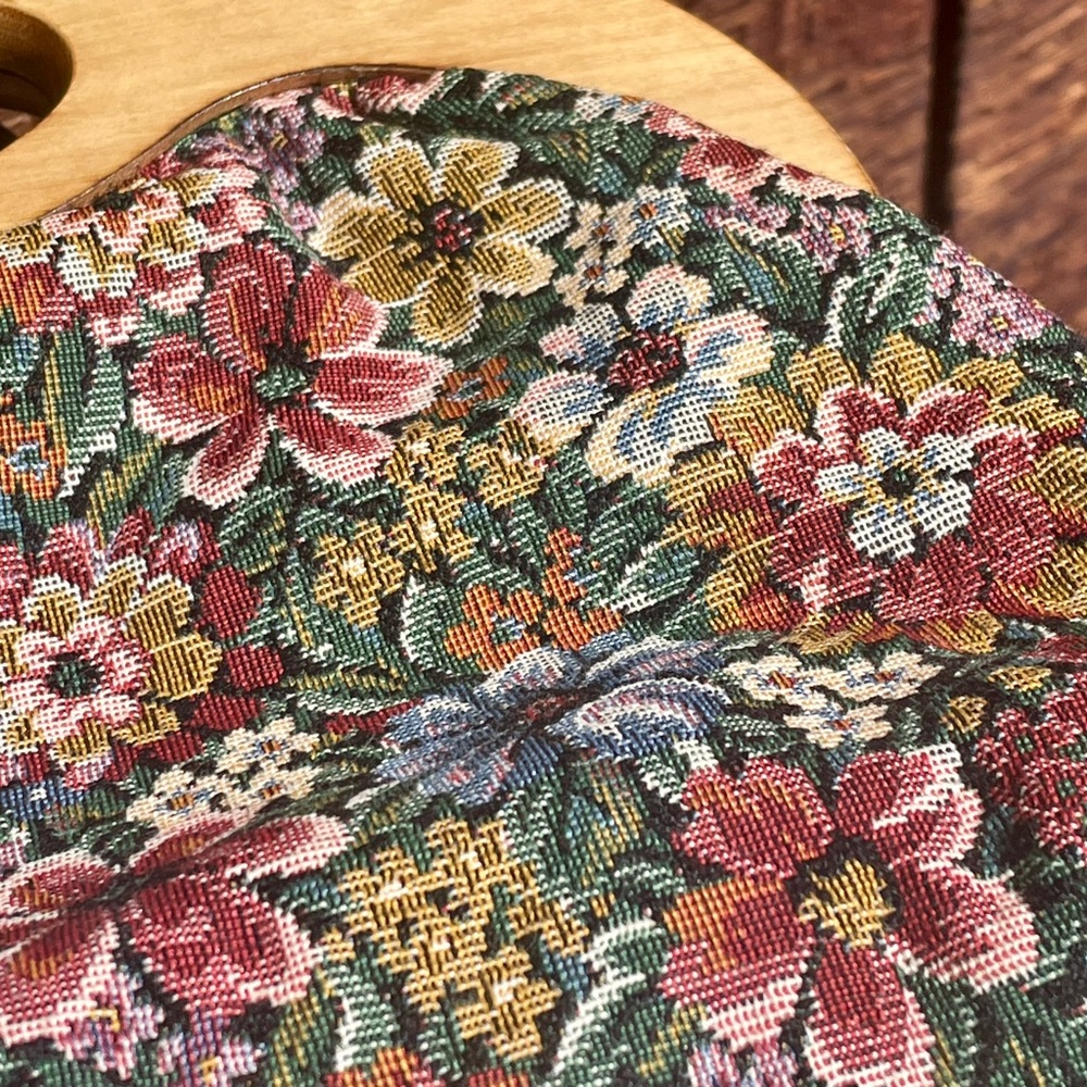 Vintage Floral Tapestry and Wooden Handle Handbag - Picture 9 of 15